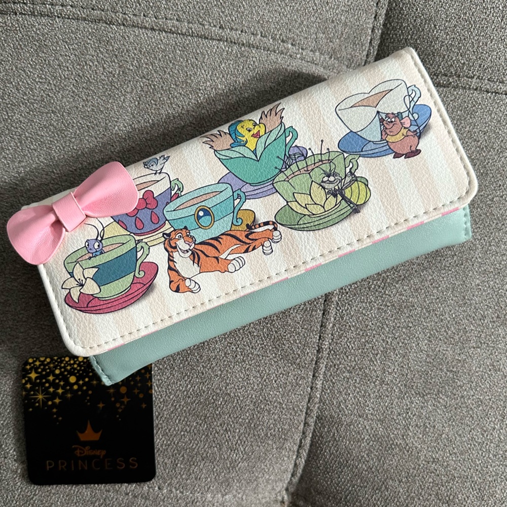 NEW DISNEY WALLET